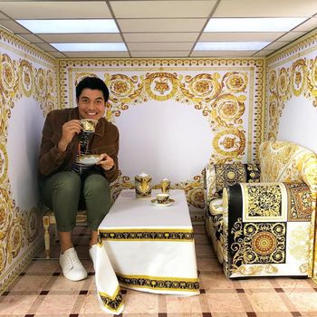 7 Fakta Henry Golding yang Membintangi Film Last Christmas