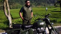 Pria yang baru saja terpilih sebagai Gubernur Jawa Barat ini lagi asyik mengeksplorasi Jawa Barat dengan motor Royal Enfield. Foto: Instagram/Ridwan Kamil