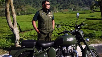 Gaya Ridwan Kamil Naik Moge Inggris Rasa India