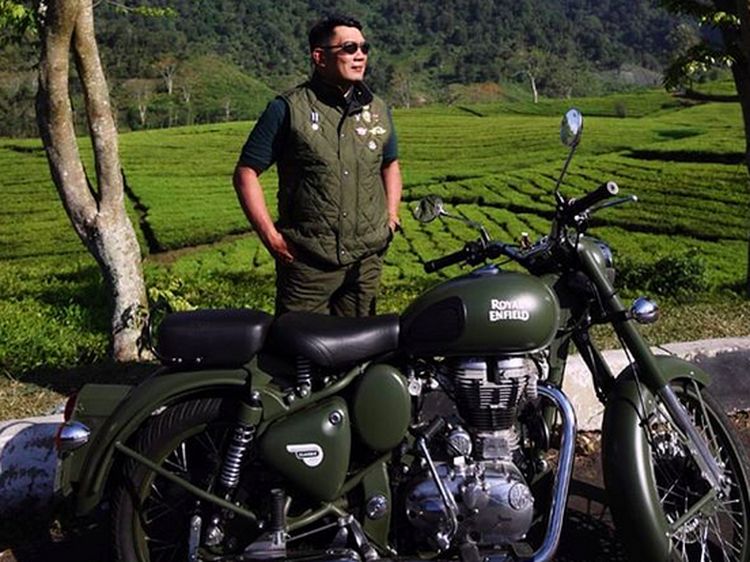 Gaya Ridwan Kamil Naik Moge Inggris Rasa India