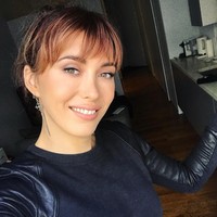 Paris kemudian terjun ke dunia MC. Dia menjadi presenter transgender pertama radio BBC dan Channel4.  Foto: Instagram ( @paris.lees)