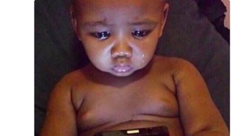 Dalam meme ini, balita pun ikutan sedih tahu Path tutup. (Foto: Twitter)