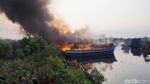 Asap Membubung Tinggi dari Kapal Terbakar di Pekalongan