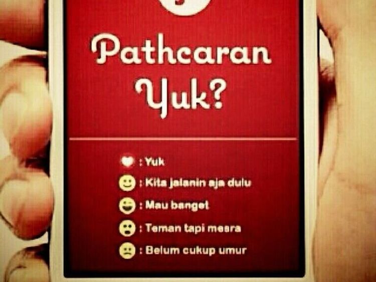 Yuk Nostalgia dengan Path Lewat Meme-meme Ini