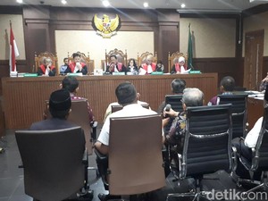 Terungkap Kode A-B Uang Ketuk Palu DPRD Jambi di Sidang Zumi Zola