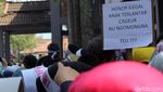 Ribuan Guru Honorer Geruduk Pemda Garut