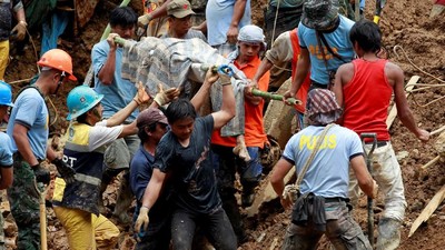 Proses Evakuasi Korban Topan Mangkhut