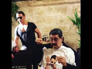 Presiden Venezuela Makan Steak Mahal Salt Bae di Turki, Rakyatnya Marah
