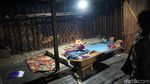Menginap di Rumah Kaki Seribu di Pedalaman Papua Barat
