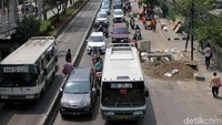 Proyek galian tersebut membuat lalin di kawasan tersebut mengalami kemacetan.
