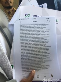 Posting pencemaran nama baik.