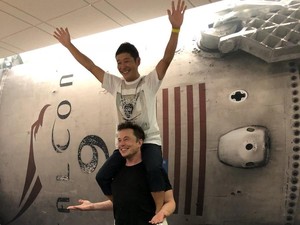 Turis Kaya Jepang Siap Liburan ke Bulan