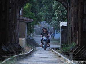 Cerita Warga Kuasai Jalur KA Bandung-Ciwidey yang Lama Mati