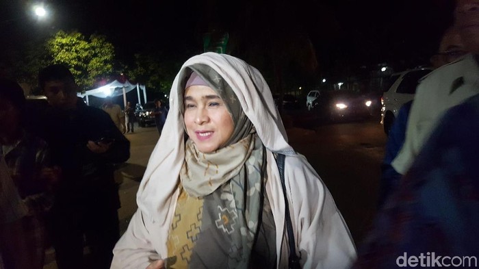 Neno Warisman menghadiri rapat finalisasi timses di kediaman Prabowo