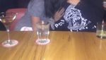 Cantiknya Constance Wu Saat Cicip Es Kelapa dan Bikin Xiao Long Bao