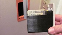 Cara ini tak kalah unik, stop kontak dirumah bisa dijadikan laci penyimpanan rahasia untuk menyimpan barang berharga lho. Istimewa/Boredpanda.