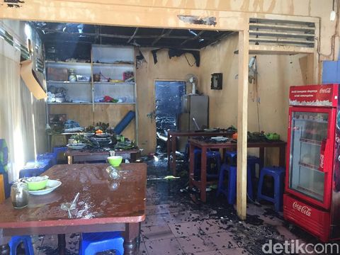 Warung makan ikut terbakar