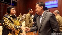 Selain itu, isu lingkungan mengenai kebakaran hutan dan gunung turut dibahas dalam rapat kerja tersebut.
