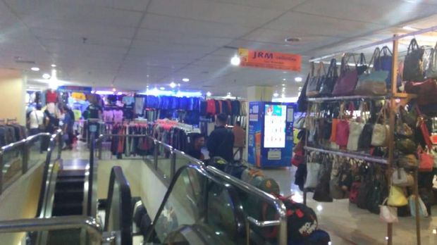 Barang-barang lain yang dijual di Pasar Baru lantai 4