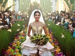 Bujet Murah di Balik Gaun-gaun Mewah Crazy Rich Asians