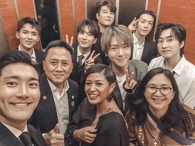 Curhatan Donghae pada Dira Sugandi soal Member Suju yang Menikah Curhatan Donghae pada Dira Sugandi soal Member Suju yang Menikah