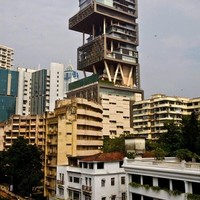 Rumah ini memiliki 27 lantai yang semuanya dihuni semua keluarga besar Ambani. Pada 2014, Antilia dinobatkan sebagai properti pribadi termahal kedua setelah Istana Buckingham. Foto: Free Press Journal