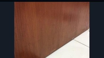 Punya HP untuk keperluan pribadi? Anak Bekasi sih buat ganjelan meja. (Foto: Twitter)