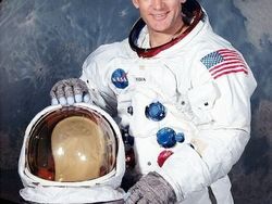 12 Orang yang Pernah Menginjakkan Kaki di Bulan