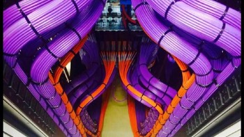 Pasalnya kabel yang tidak rapi tersusun rentan terjadi kebakaran. Foto: Ultralink
