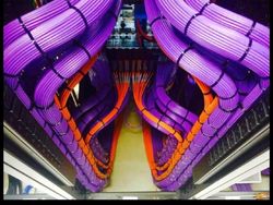 Potret Penataan Kabel Data yang Bikin Tercengang