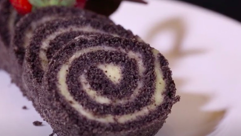 Resep Bolu Gulung Ketan Hitam/ Foto: Modern Moms Trans7 Resep Bolu Gulung Ketan Hitam/ Foto: Modern Moms Trans7