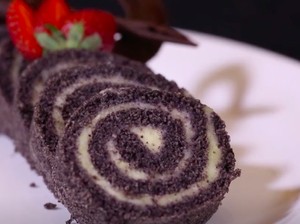 Resep Bolu Gulung Ketan Hitam, Camilan Klasik Warna Unik