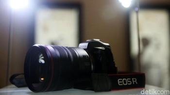 Kamera ini memiliki rentang ISO yang lebar, ISO 100 hingga 400.000, sehingga memudahkan pengambilan gambar di berbagai kondisi pencahayaan, termasuk kondisi minim cahaya tanpa perlu khawatir dengan gangguan noise. Dengan didukung teknologi Dual Pixel CMOS AF, kamera dapat memotret momen penting dan berharga, karena menghadirkan kinerja pencarian fokus tercepat di dunia.