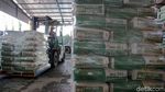 Mengintip Proses Produksi Semen Instan di Bekasi