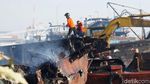 Potret 13 Jam Kebakaran Kapal-kapal di Pekalongan