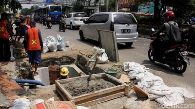 Ini Dia Galian yang Bikin Jalan Daan Mogot Macet