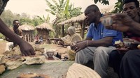 Kopi selalu menjadi hidangan utama bagi tamu di sana. Meski ritual ini memakan waktu dan melelahkan, dalam kegiatan minum kopi selalu dilakukan tiga kali sehari dan itulah budaya yang mengakar di Bonga (Thomas Lewton/BBC Travel)