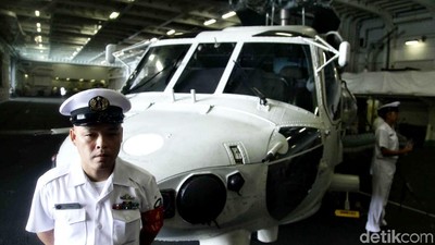 Mengintip Kapal Induk Helikopter Jepang di Teluk Jakarta