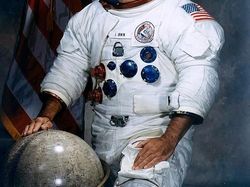 12 Orang yang Pernah Menginjakkan Kaki di Bulan