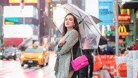 Namun Luna tetap tegar menghadapi badai tersebut dan kembali tersenyum. (Foto: dok. Instagram/lunamaya)