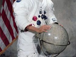 12 Orang yang Pernah Menginjakkan Kaki di Bulan