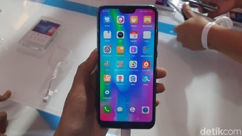 Honor 9i versi 3GB/32GB dibanderol dengan harga Rp 2.599.000 dan versi 4GB/64GB dihargai Rp 3.099.000. (Foto: detikINET/Virgina Maulita Putri)