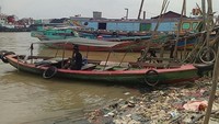 Bibir sungai Musi yang dipenuhi sampah bahkan berada tidak jauh dari Jembatan Ampera. Padahal lokasi tersebut selalu didatangi wisatawan baik lokal maupun mancanegara setiap kali datang ke Kota Pempek. 