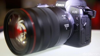 Canon EOS R juga memiliki area bidik yang luas dengan 5.655 titik AF yang mencakup 100 persen (vertikal) dan 88 persen (horizontal), sehingga fotografer semakin leluasa dalam melakukan pemotretan dengan komposisi bidikan yang bervariasi. Dengan diameter 54 mm pada mount lensa RF, serta jarak antara sensor dengan mount lensa 20 mm, membuat kamera berdesain ramping.