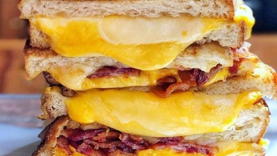 Bagaimana Kalau Pagi Ini Sarapan Cheese Sandwich yang Gurih Lumer?