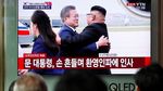 Mesranya Moon Jae-In Berpelukan dengan Kim Jong Un