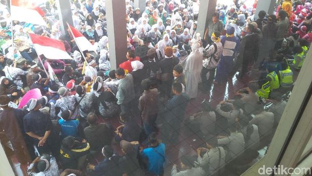 Pemkab Garut Minta Maaf Soal Pernyataan 'Guru Honorer Ilegal'