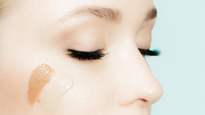 Foundation on face, perfect skin and natural make-up