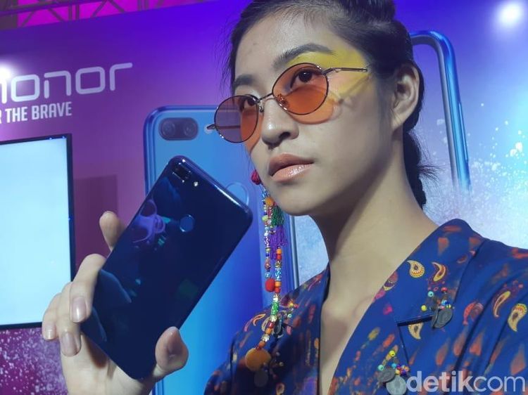 Lebih Dekat dengan Si Cantik dari Honor