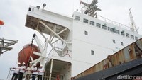 Produk pupuk ini diangkut menggunakan kapal asal Vietnam yang mampu mengangkut 21.600 ton pupuk urea dan 3.500 ton amonia.